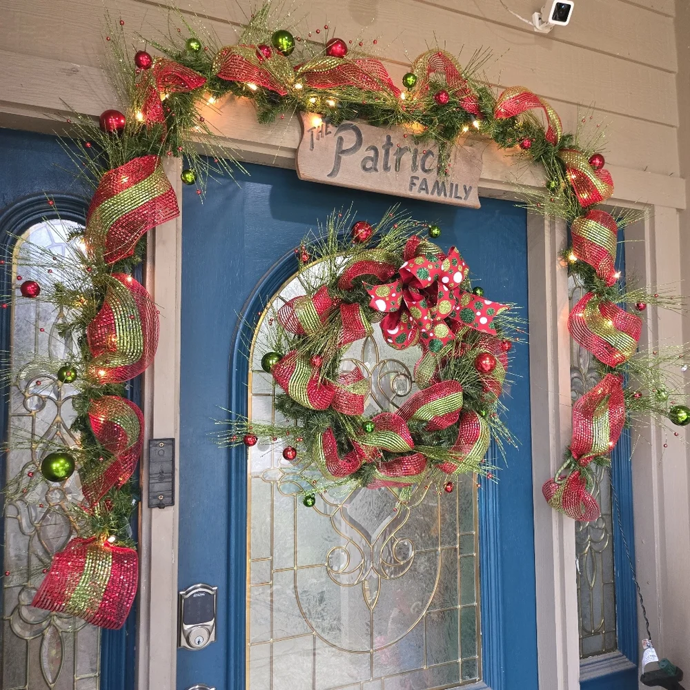 Lit Christmas Wreath & Garland